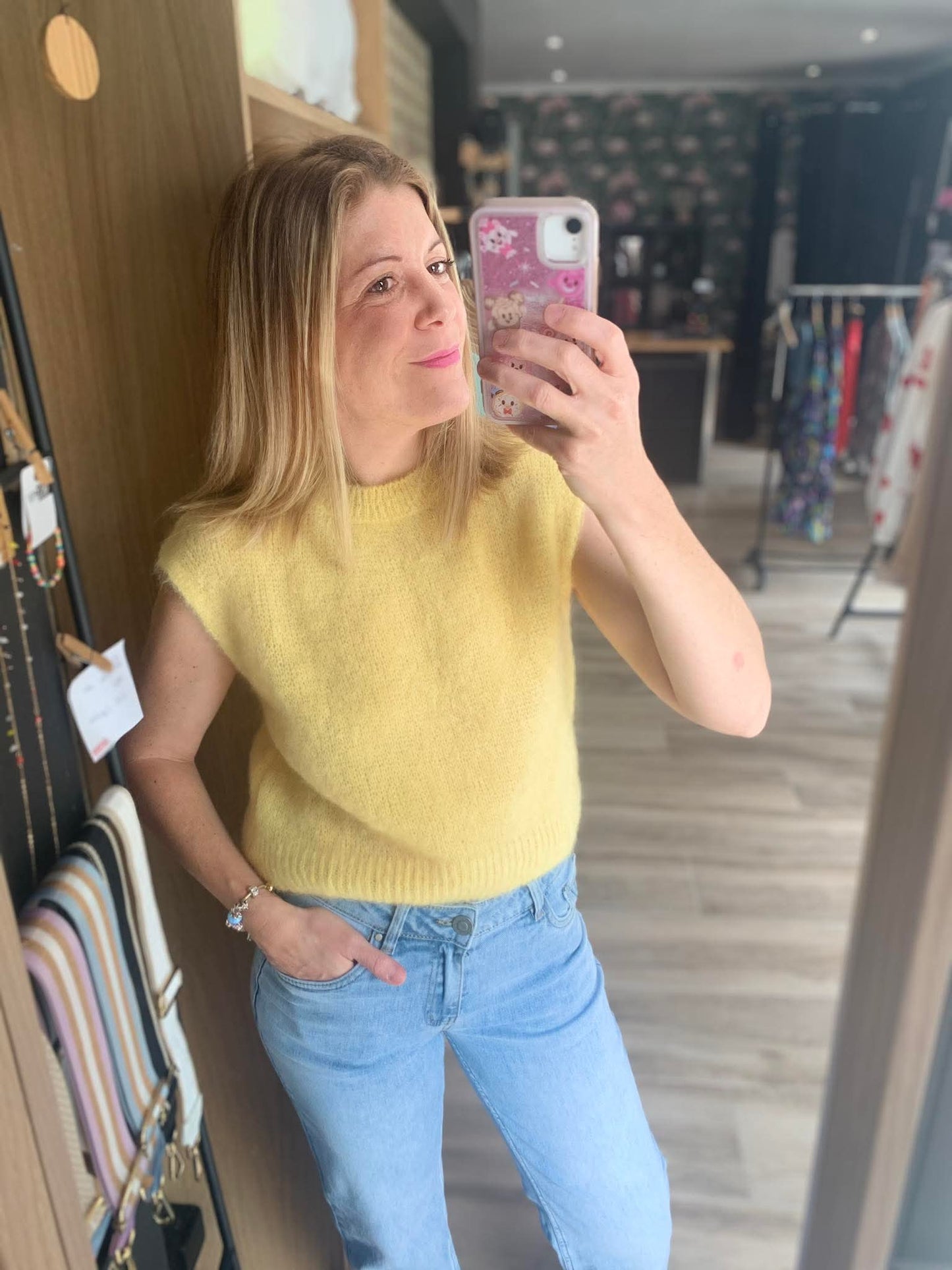 Pull sans manches jaune